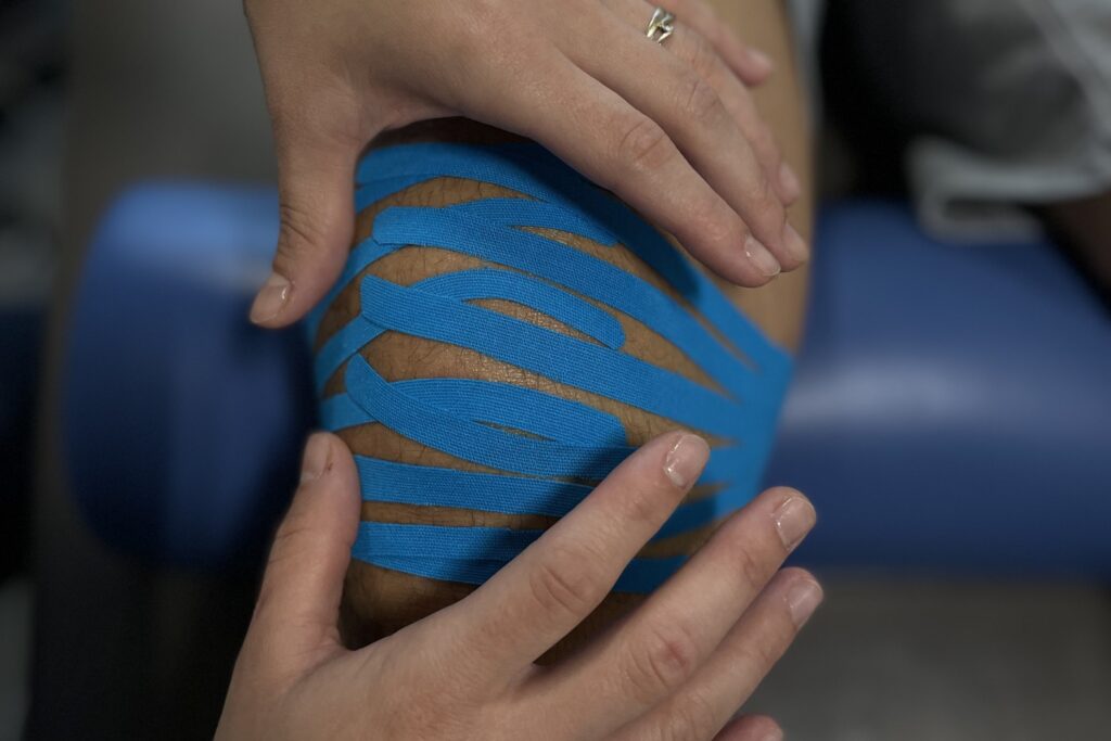 Kinesiotaping kolana – terapia indywidualna Euromedyk